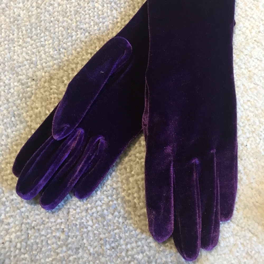 Purple Velvet Gloves by La Crasia